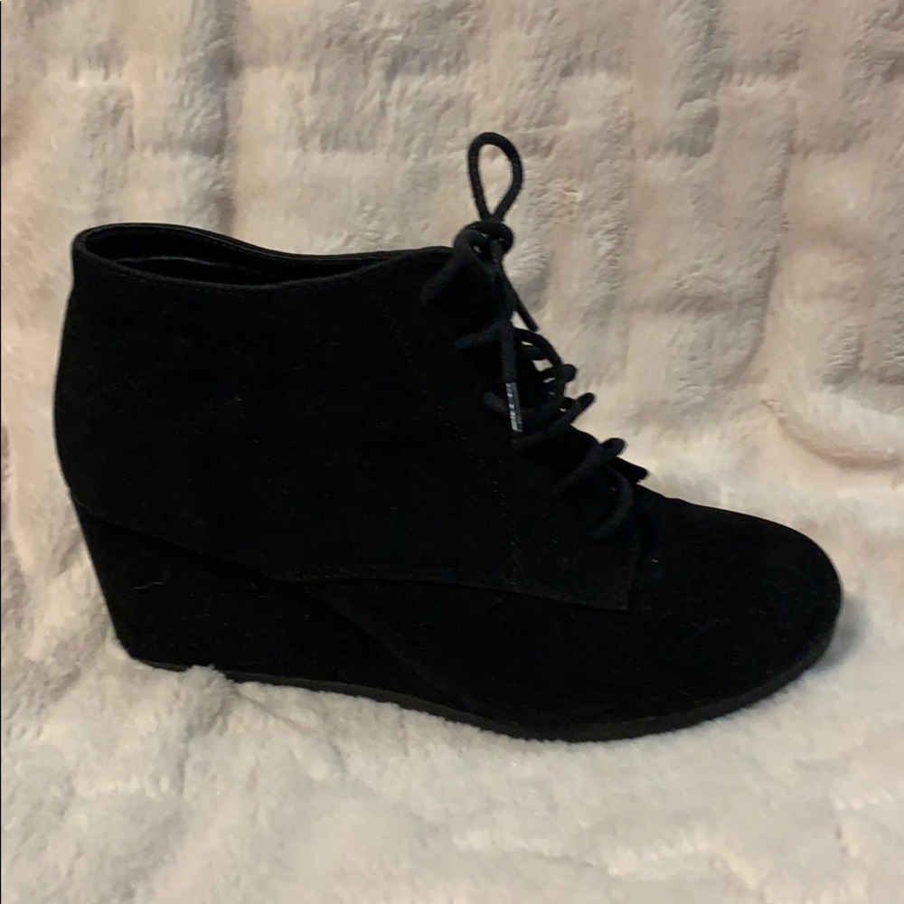 Bella Marie wedge closed shoes